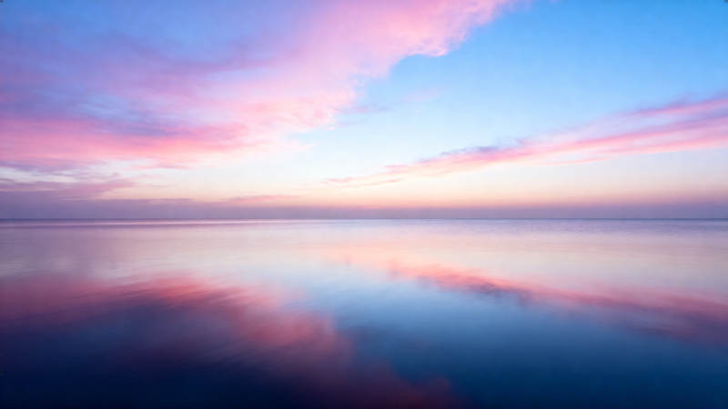 湖面映霞光图片