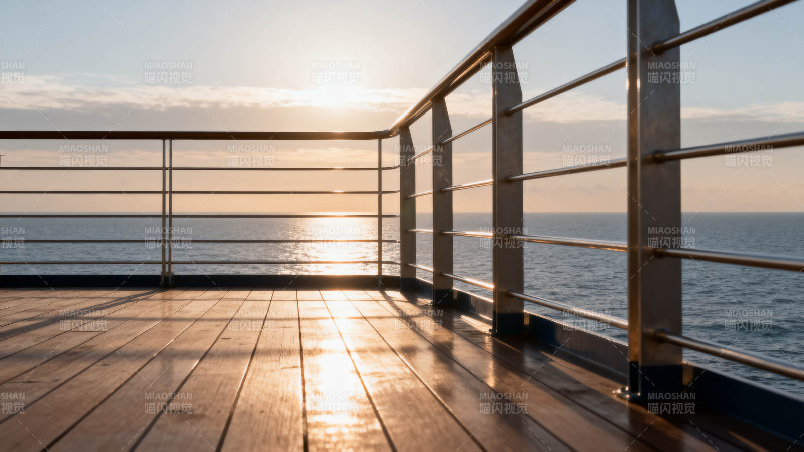 海上日落甲板光影图片