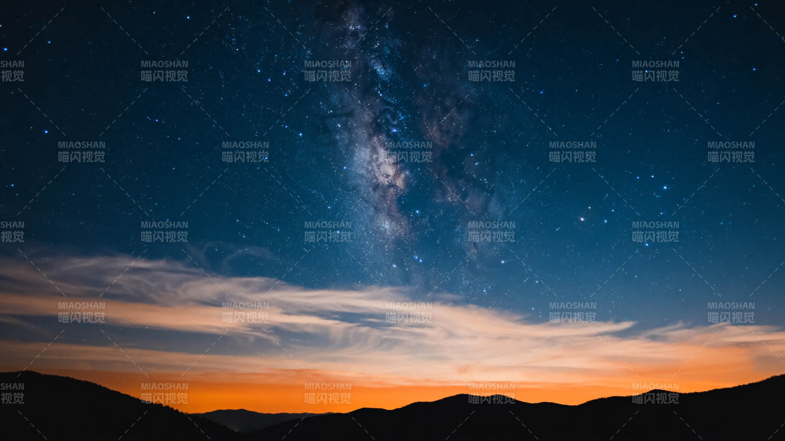 银河璀璨夜空图片