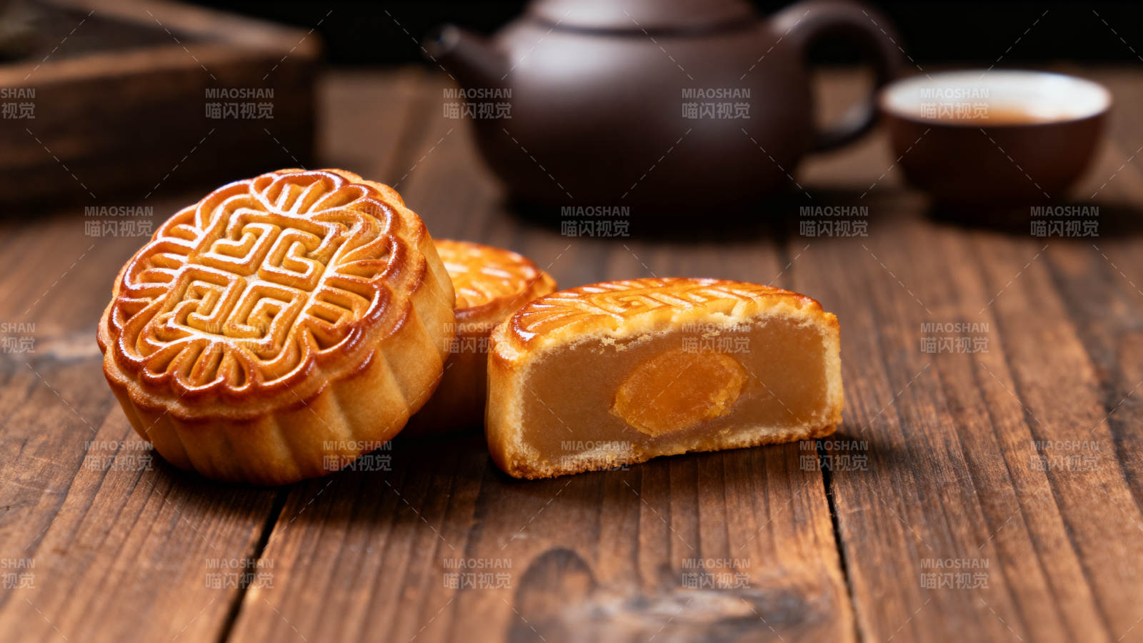 月饼与茶香相伴图片