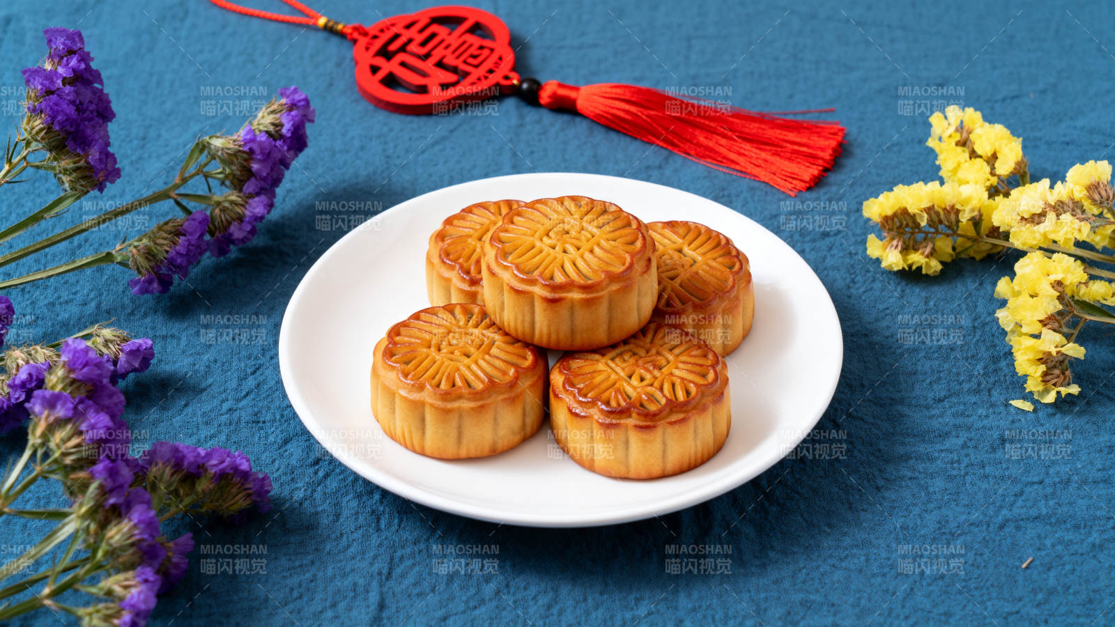 中秋月饼团圆宴图片