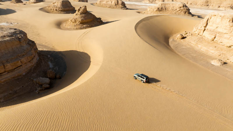 沙漠越野探险图片