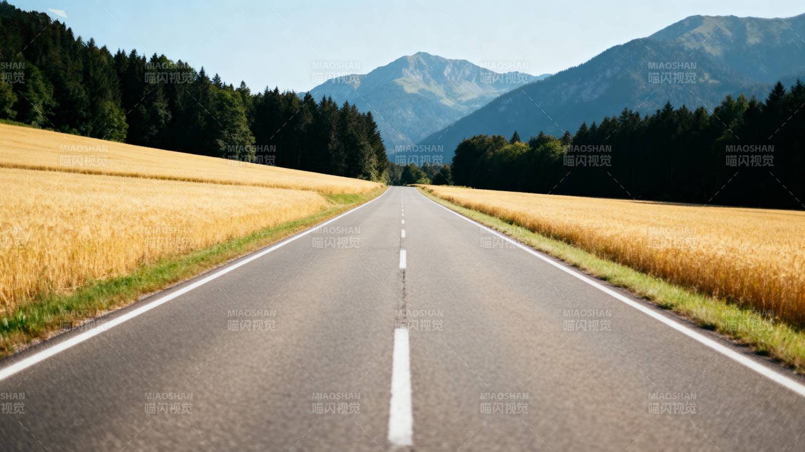 山间公路风光图片