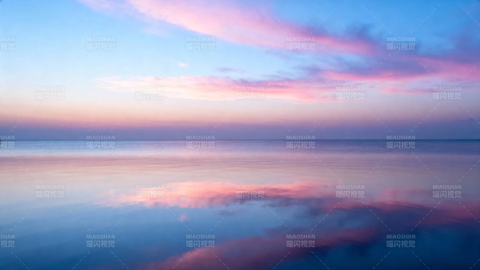 湖面霞光映天际图片