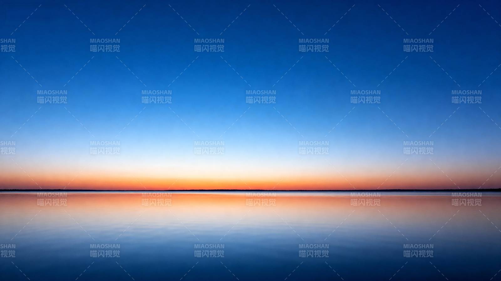 晨曦湖面静谧美图片