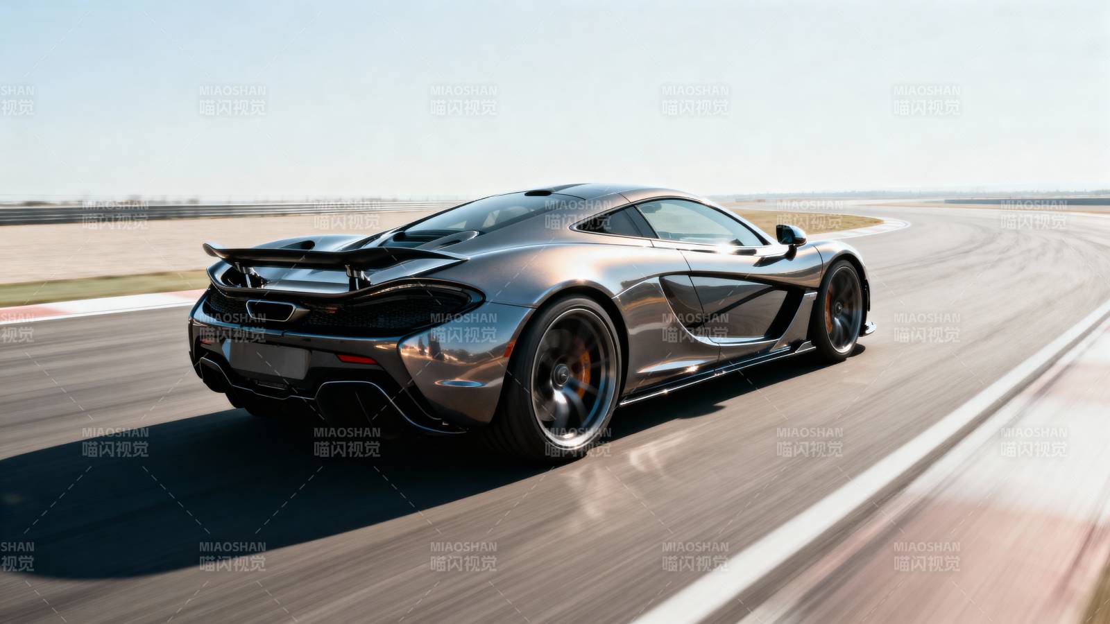 跑车赛道疾驰图片