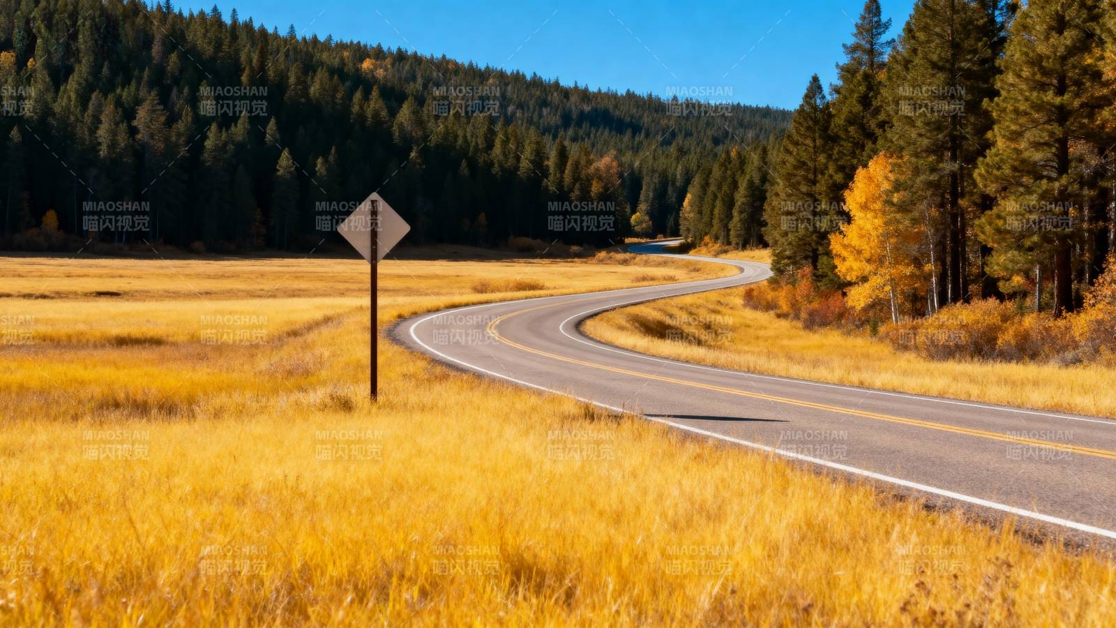 秋日公路风光图片