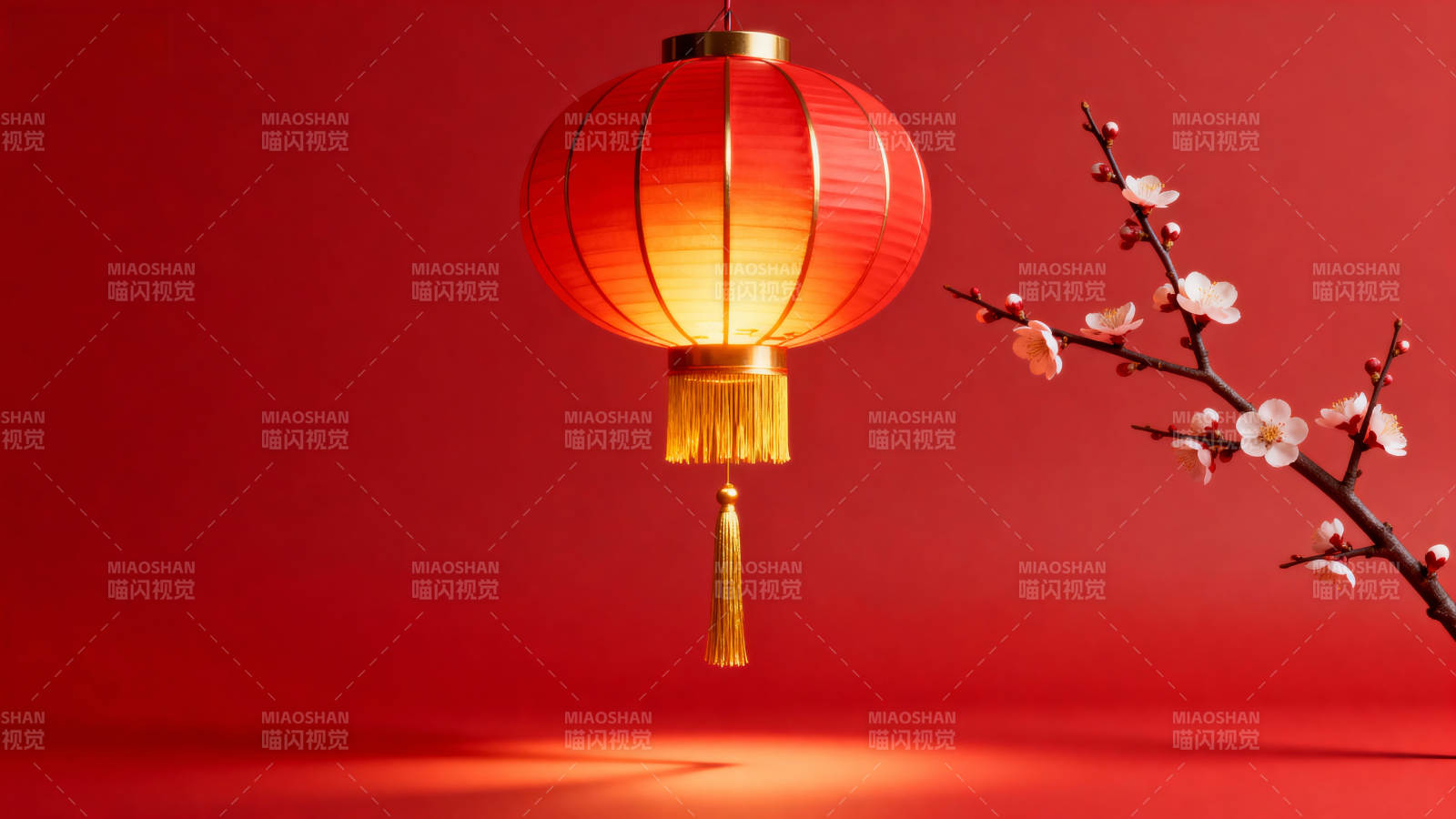 红灯映梅枝图片