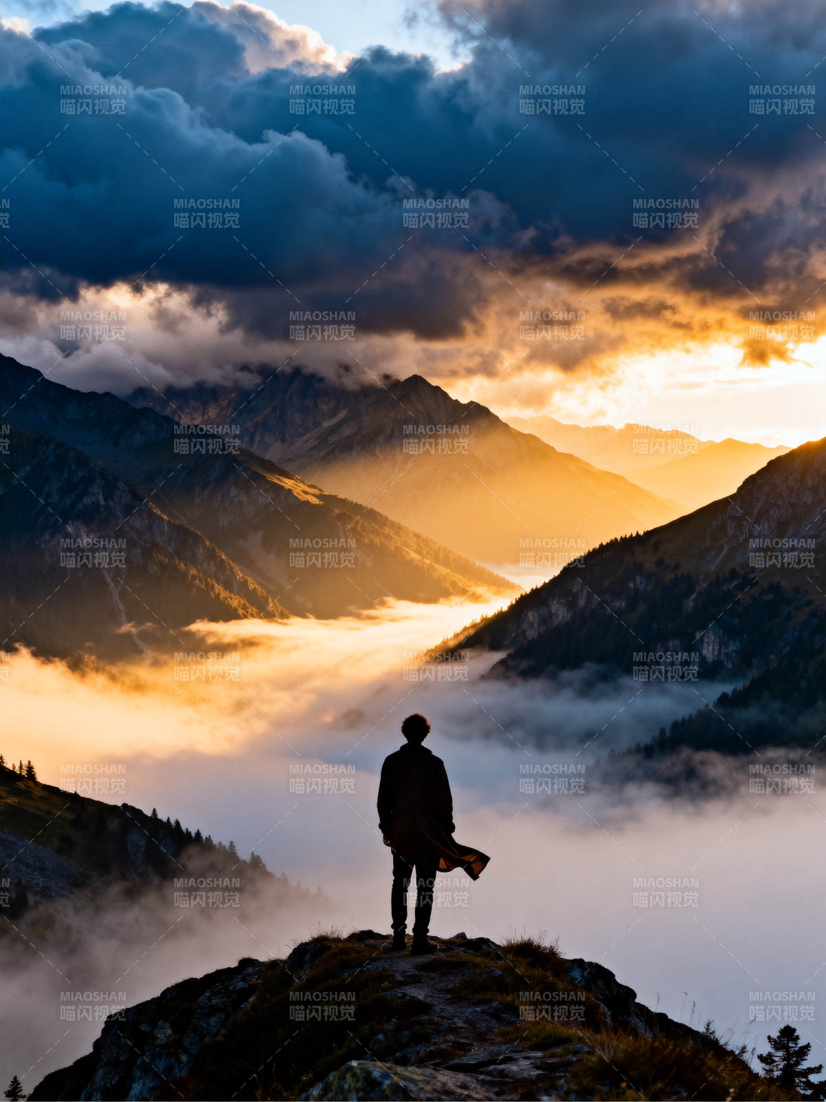 山巅云海日出图片