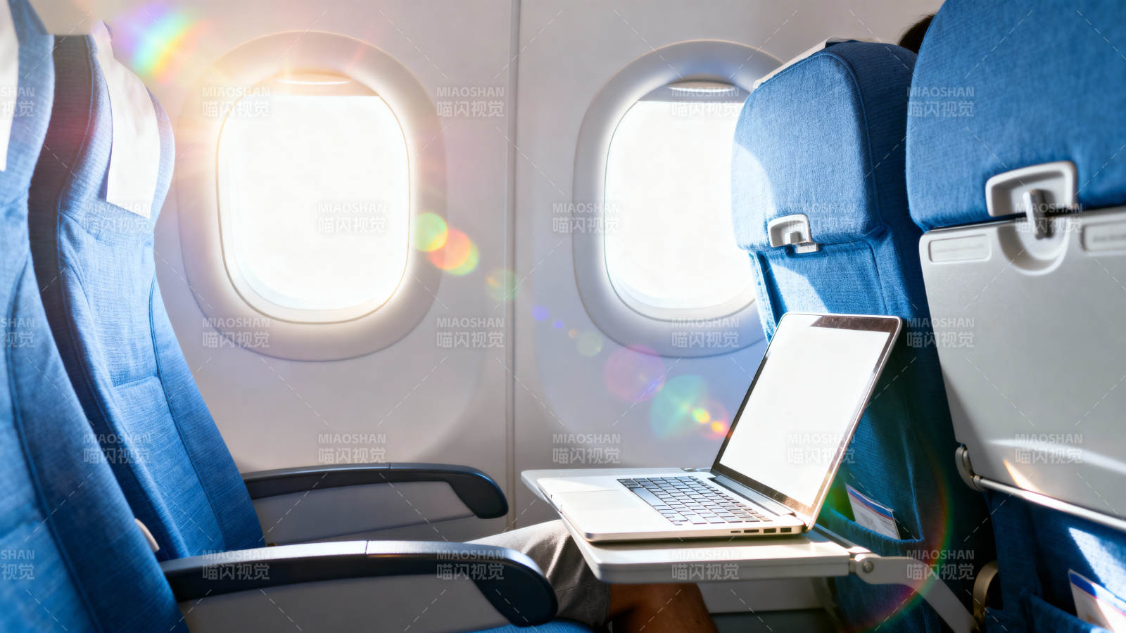飞机上使用笔记本图片