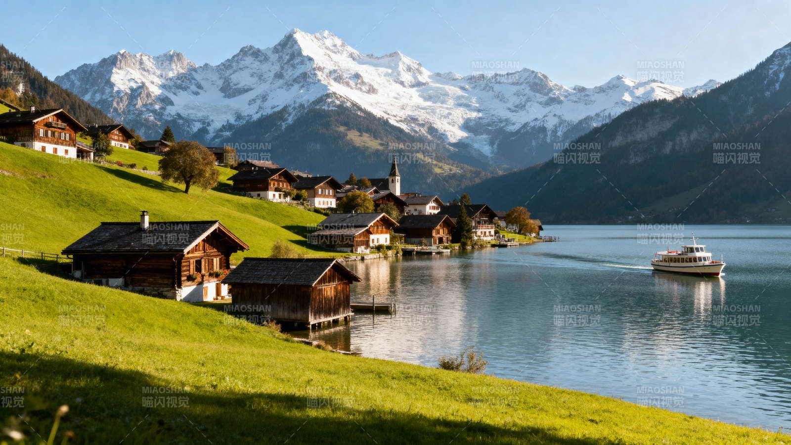 雪山湖畔小镇风光图片