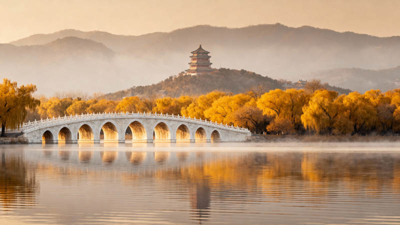 秋湖拱桥映塔影图片