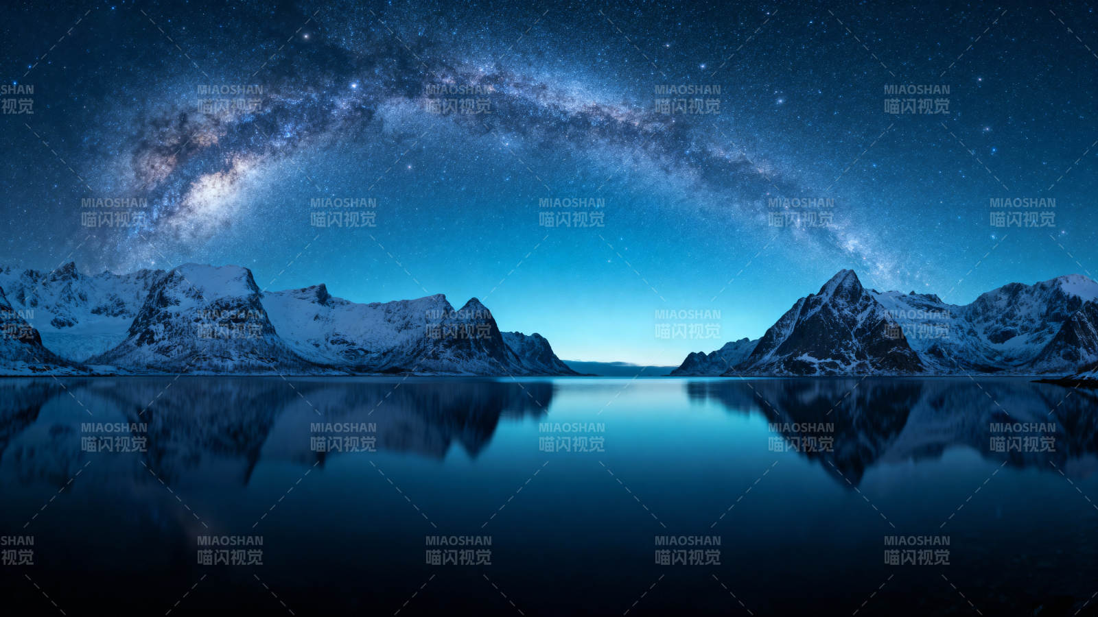 星河映雪山图片