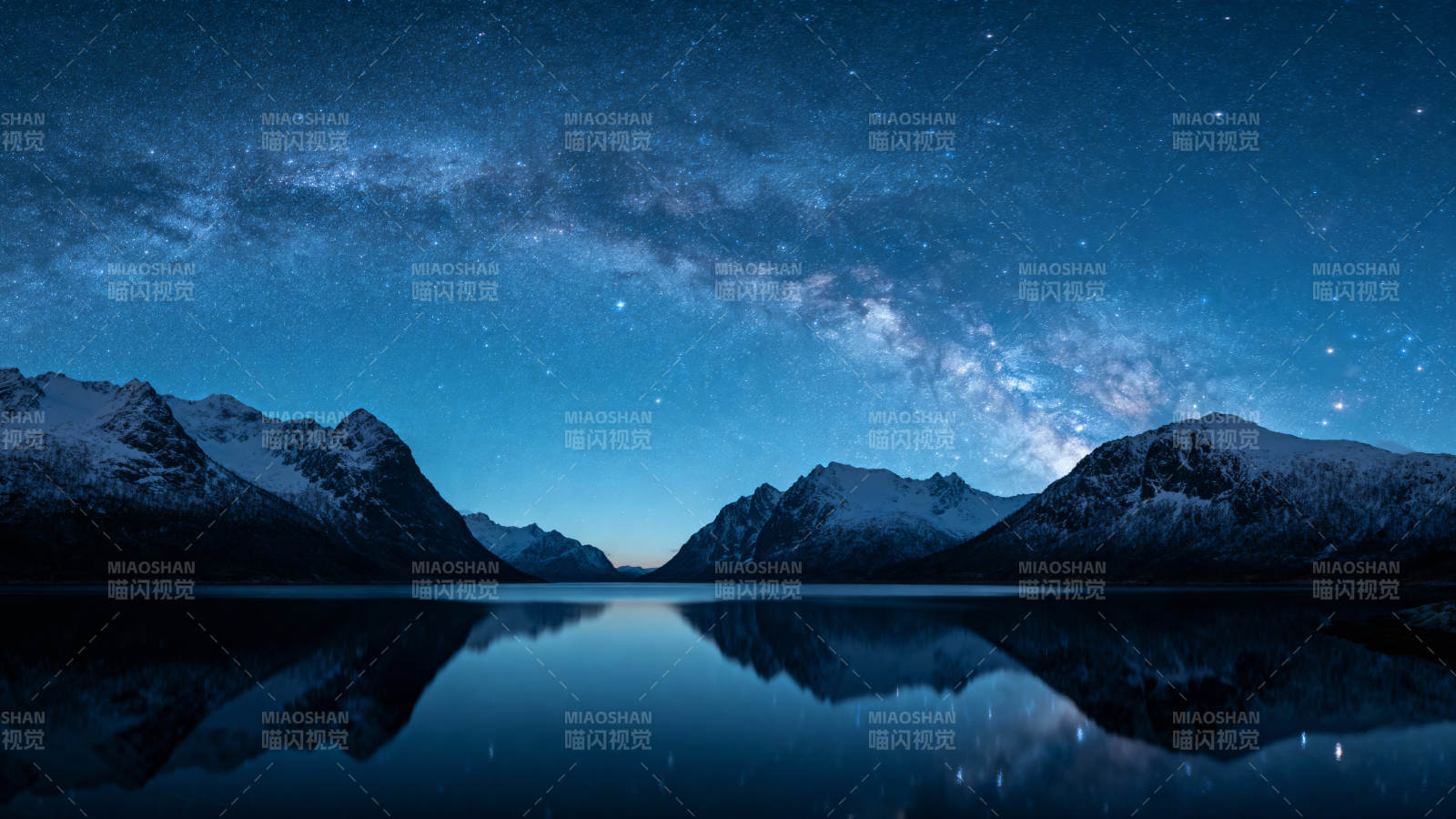 星河映雪山湖景图片