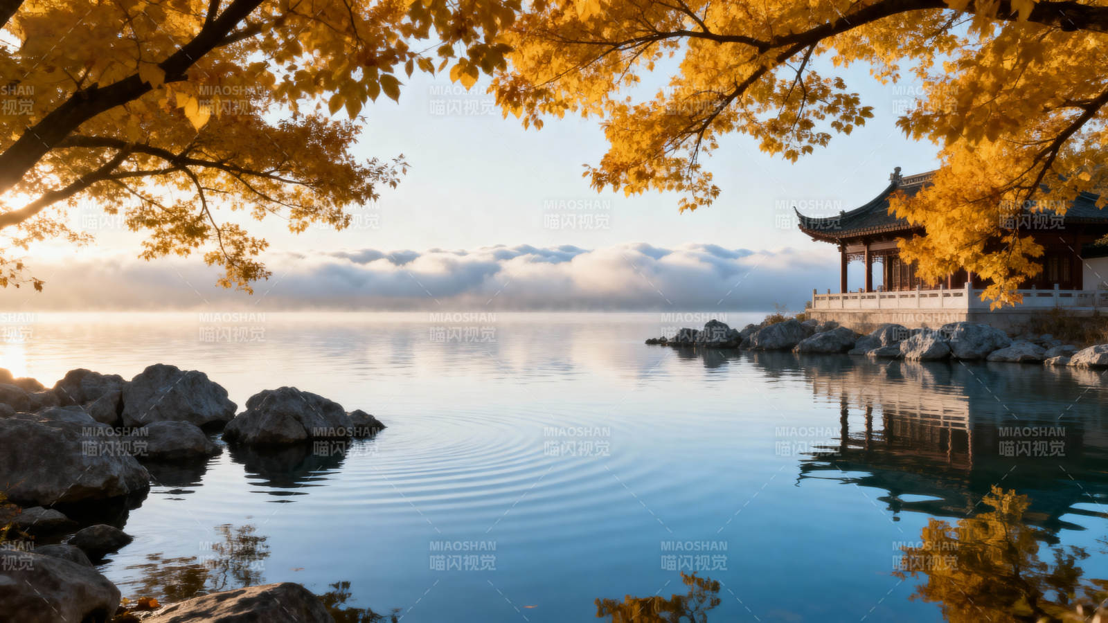 秋湖静谧 亭影如画图片