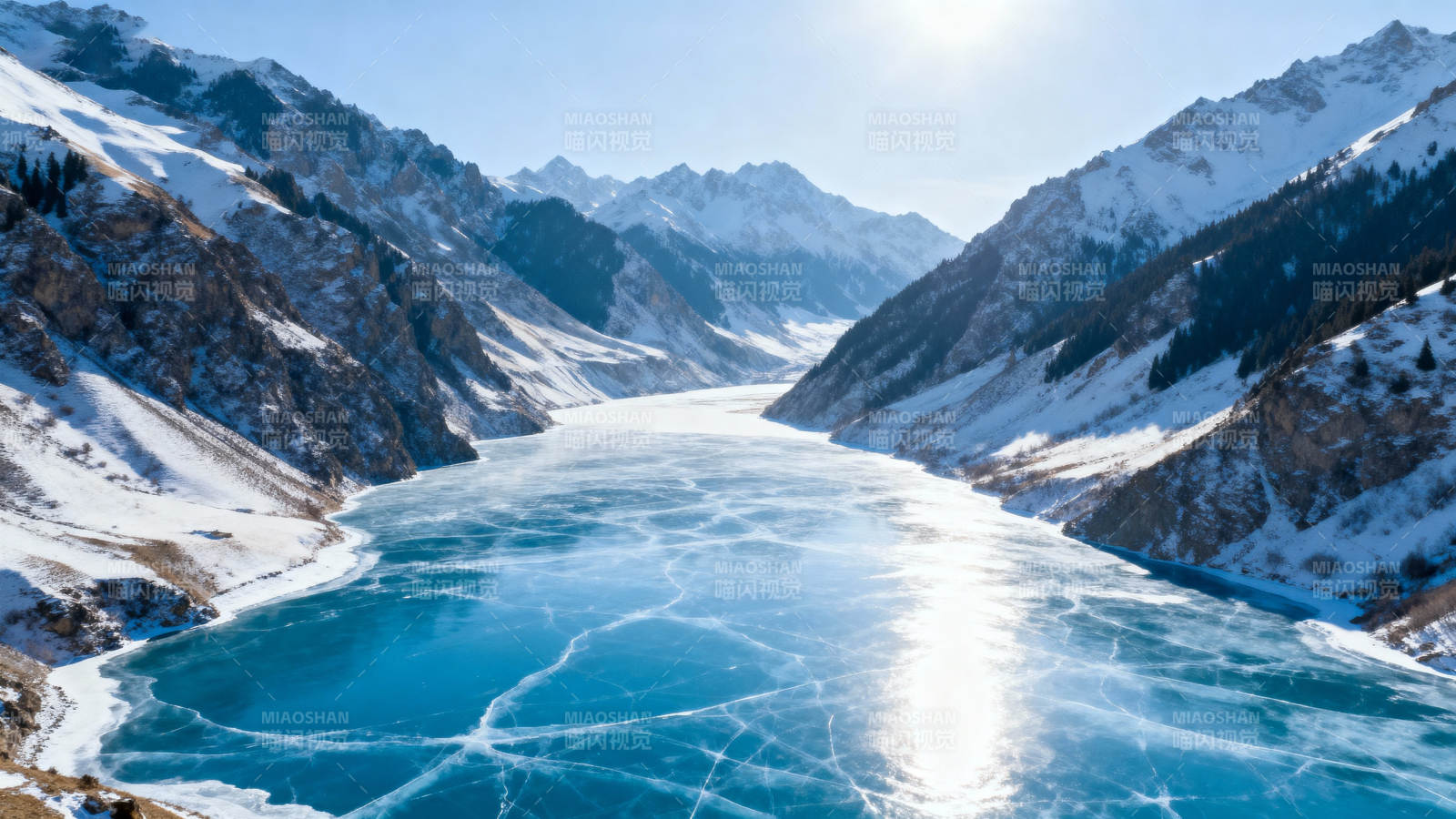 冰湖雪山美景图片