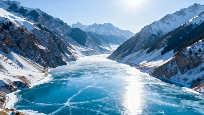 冰湖雪山美景图片