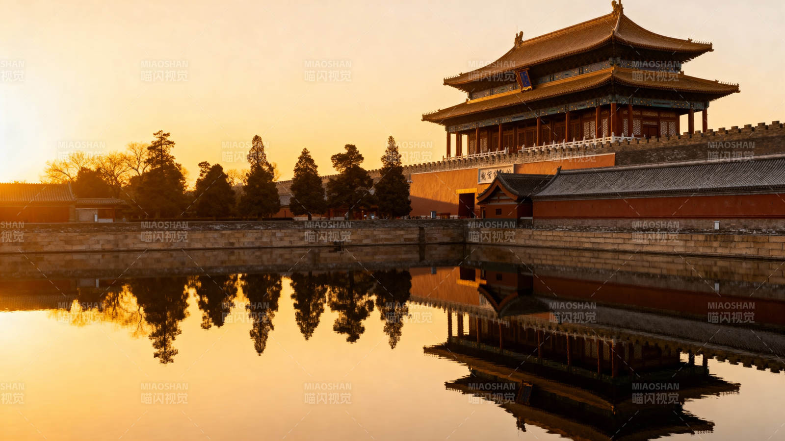 故宫夕照倒影图片