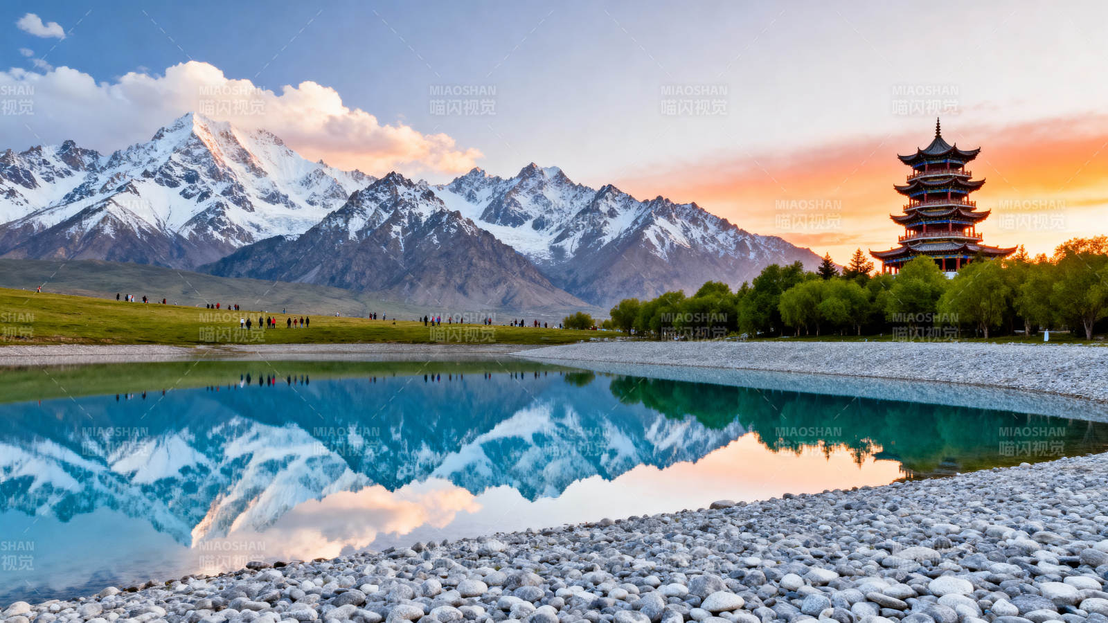 雪山倒影映塔楼图片