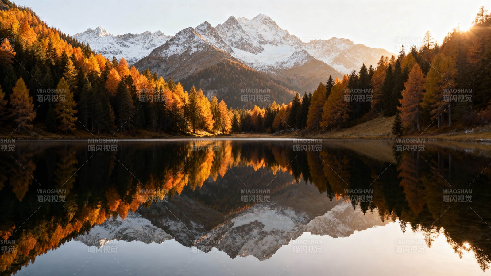 秋山倒影湖光图片