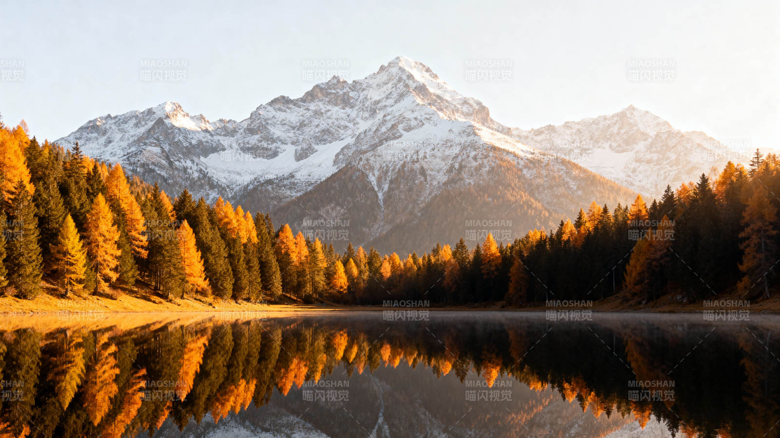 秋山倒影湖光图片