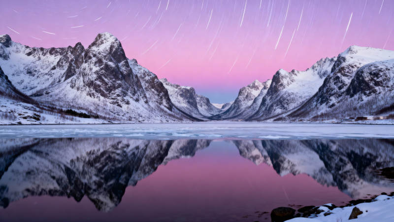 雪山倒影星轨夜图片