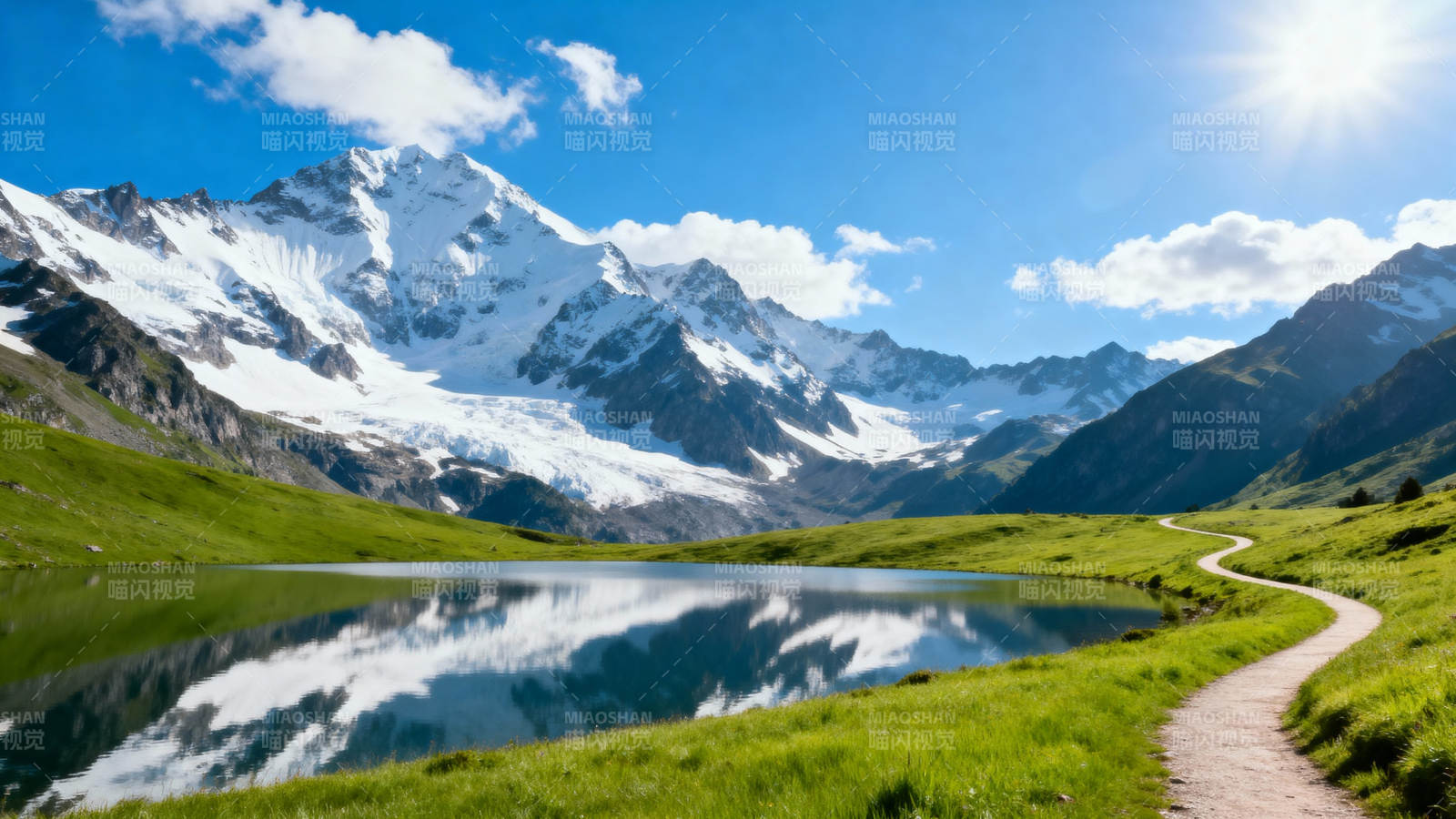 雪山倒影湖畔小径图片