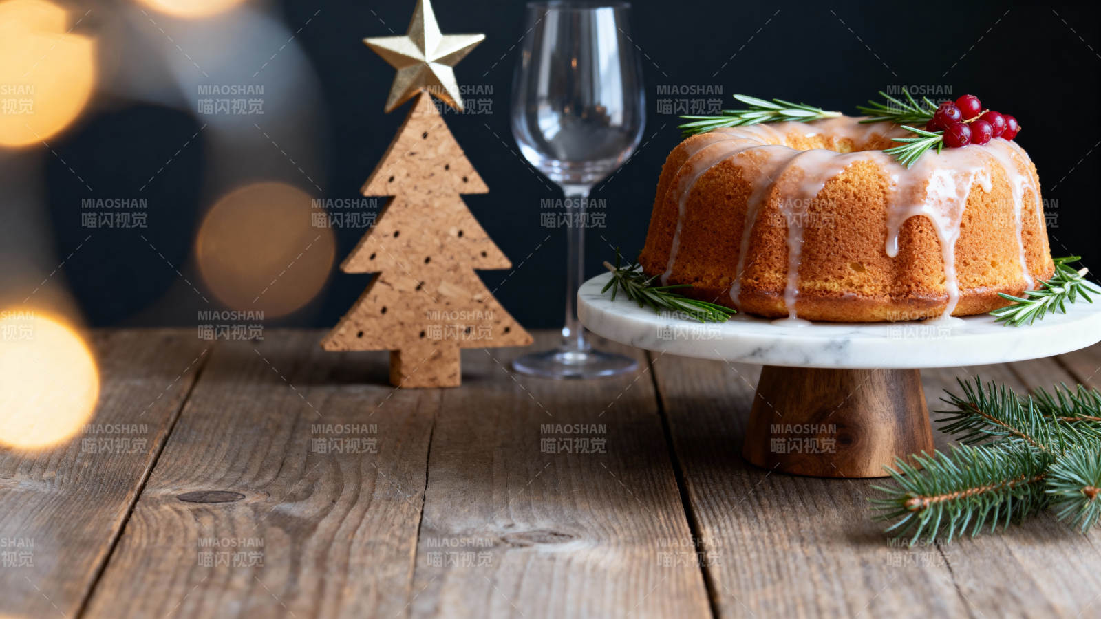 圣诞蛋糕与装饰图片