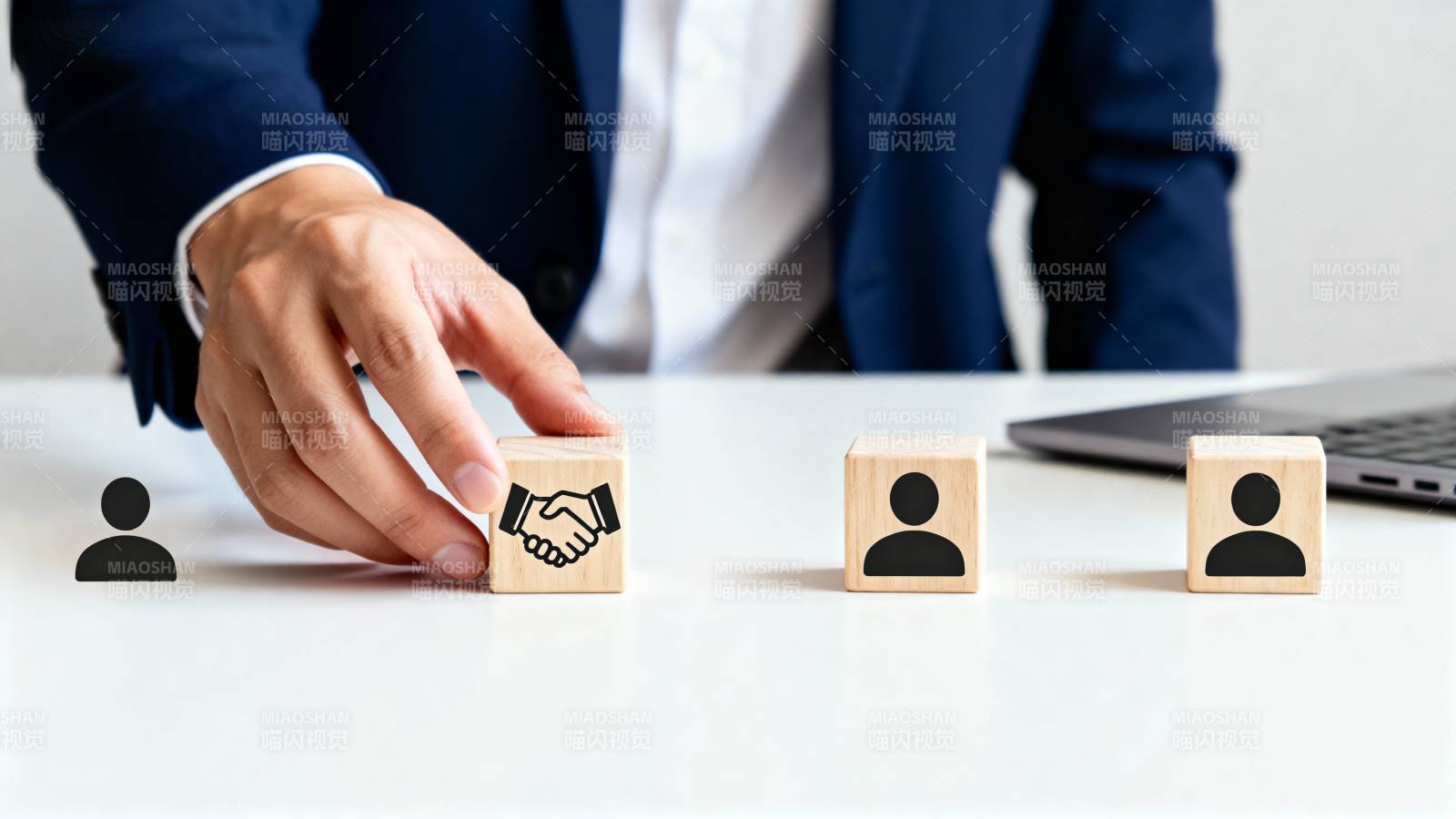 合作握手 共谋发展图片