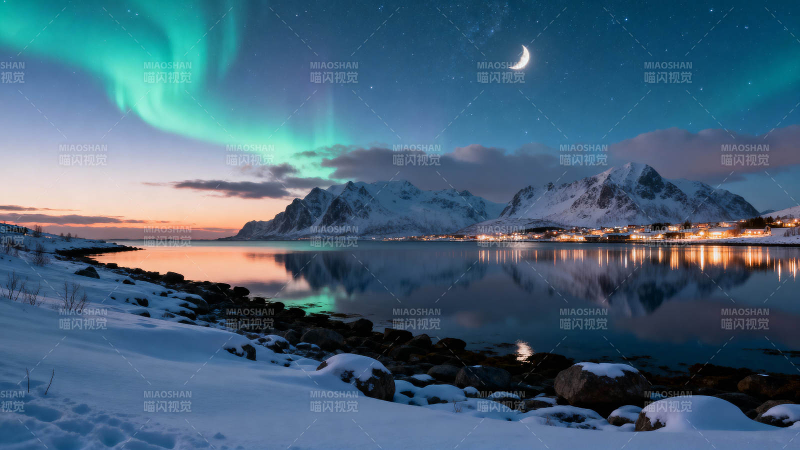 极光映雪夜图片