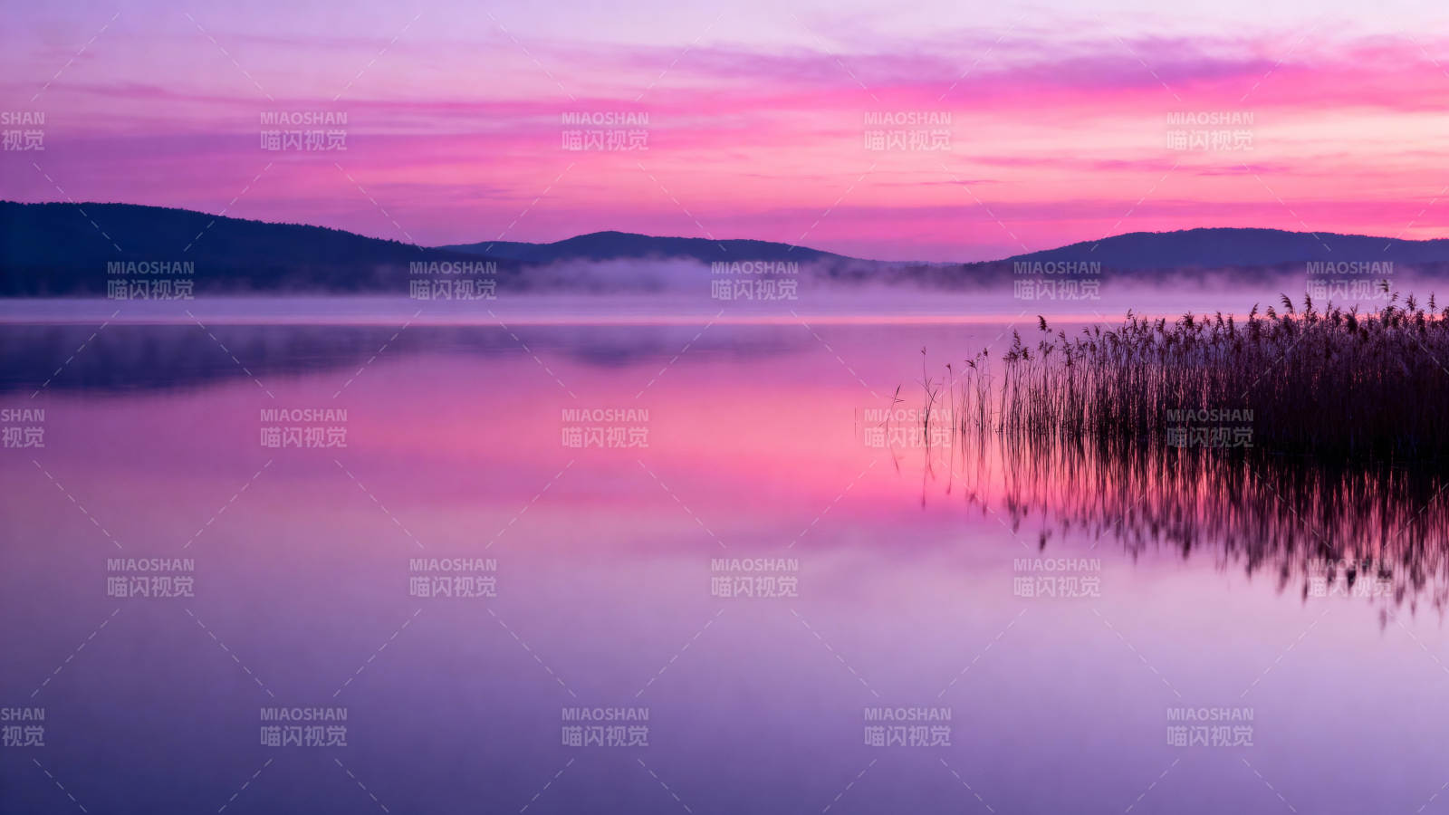 湖畔晨曦图片