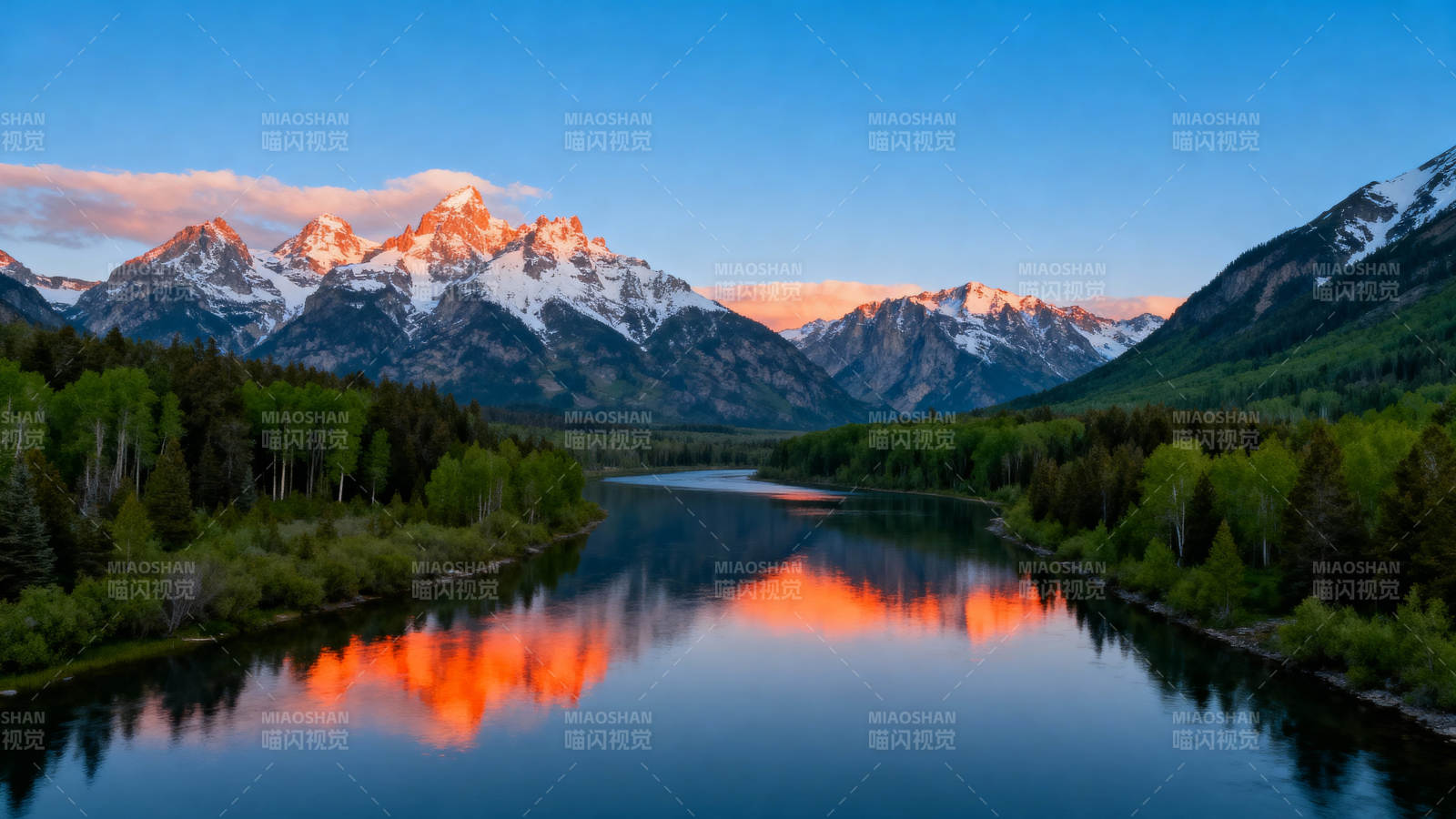 雪山倒影湖光美图片