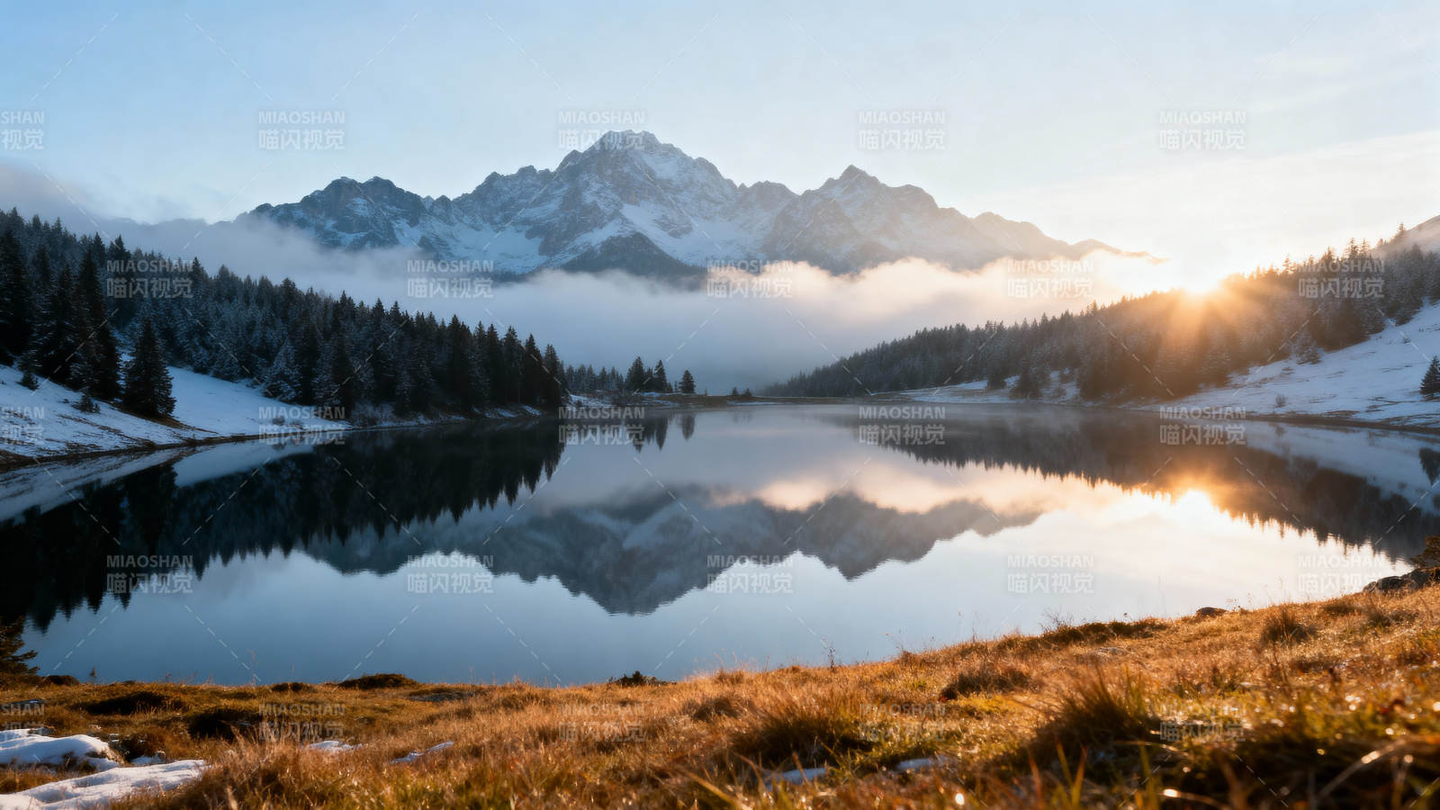 雪山湖光映晨曦图片