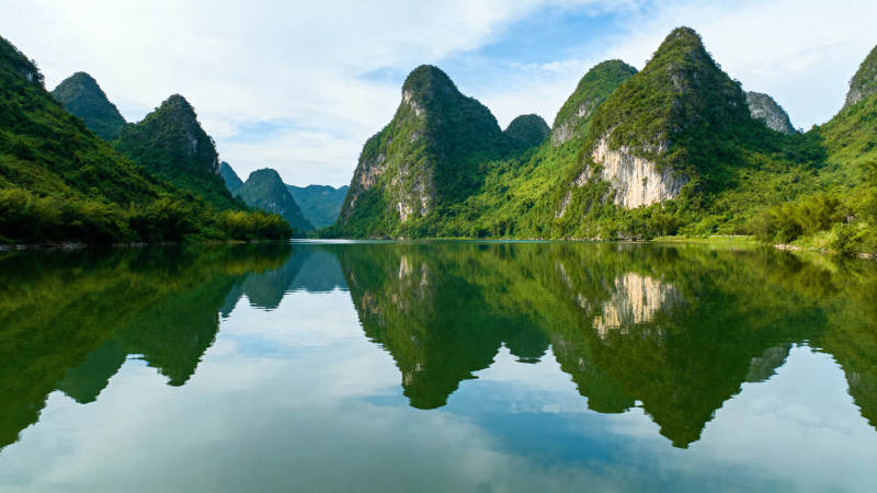 山水倒影如画图片