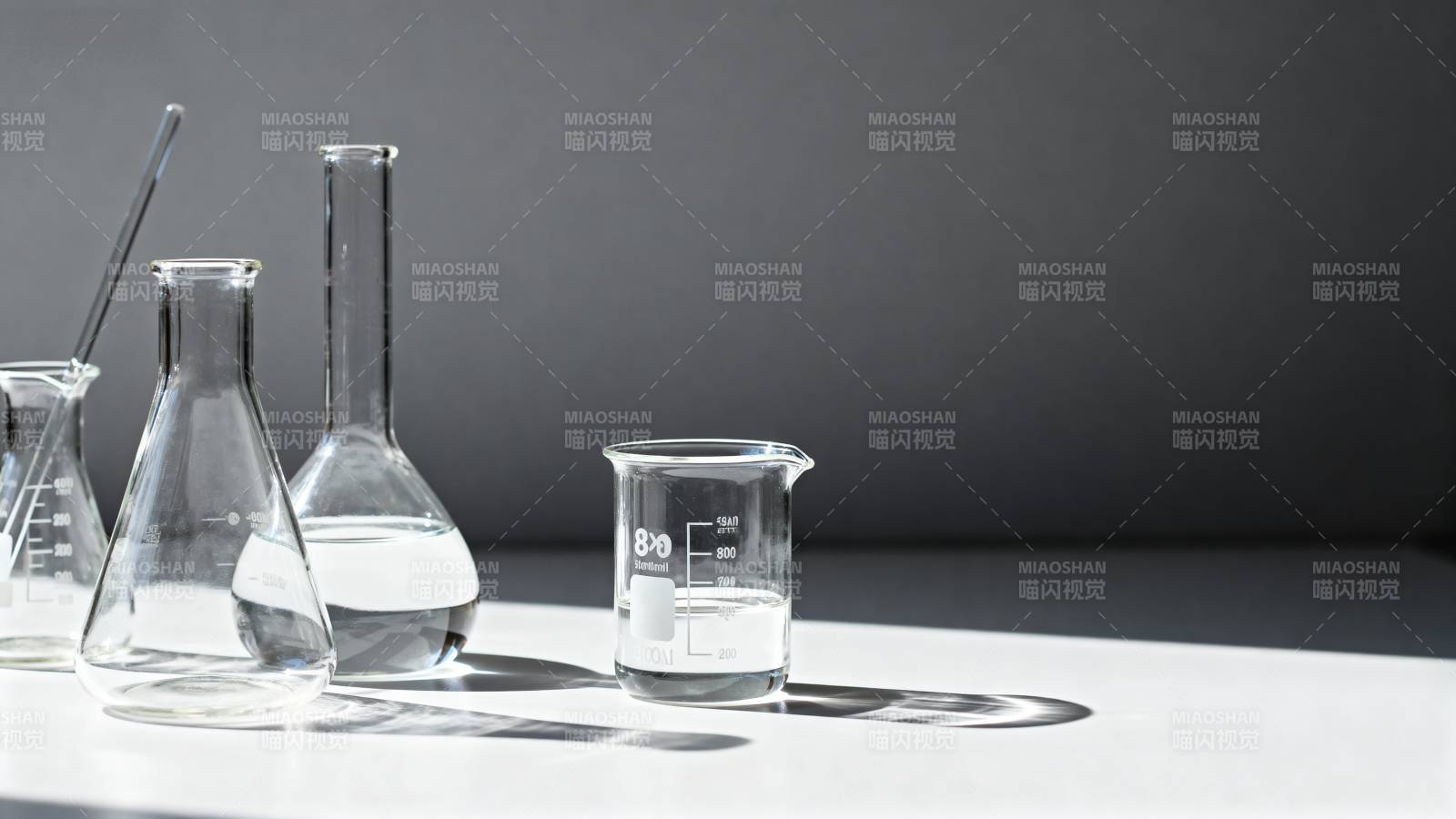 实验室玻璃器皿图片