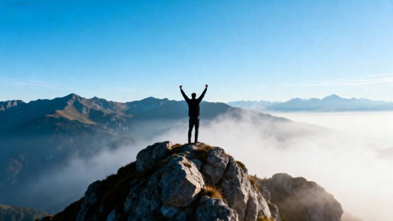 登顶巅峰 拥抱蓝天图片