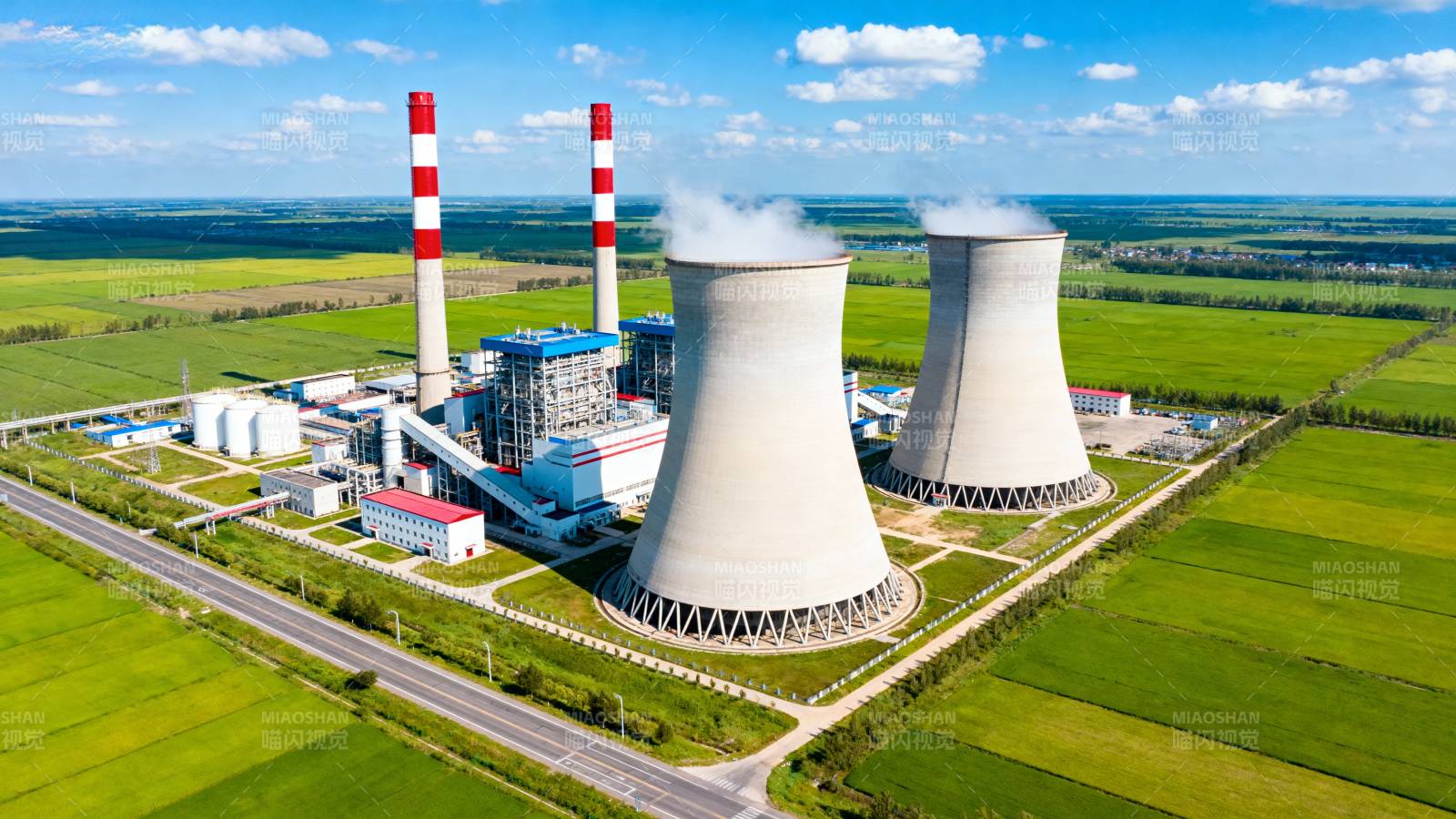 电厂冷却塔航拍图片