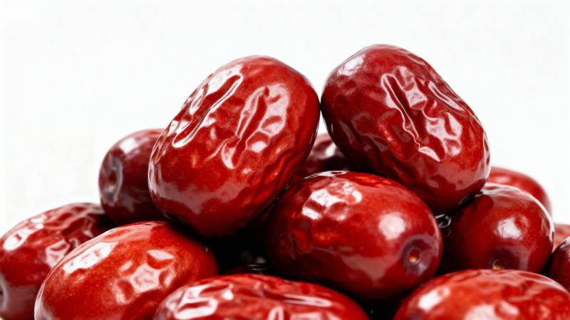 鲜红饱满的红枣图片