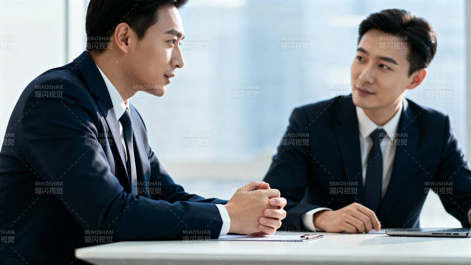 商务会谈现场图片