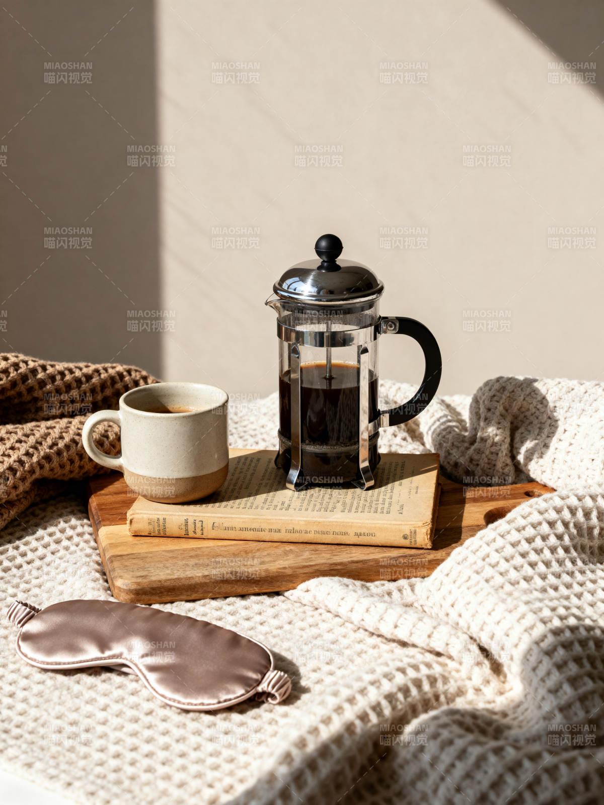 晨光里的咖啡时光图片