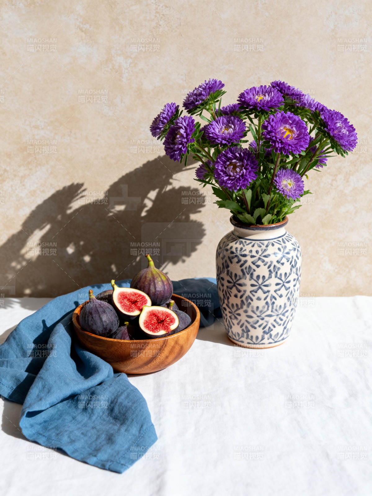 紫菊与无花果静物图片