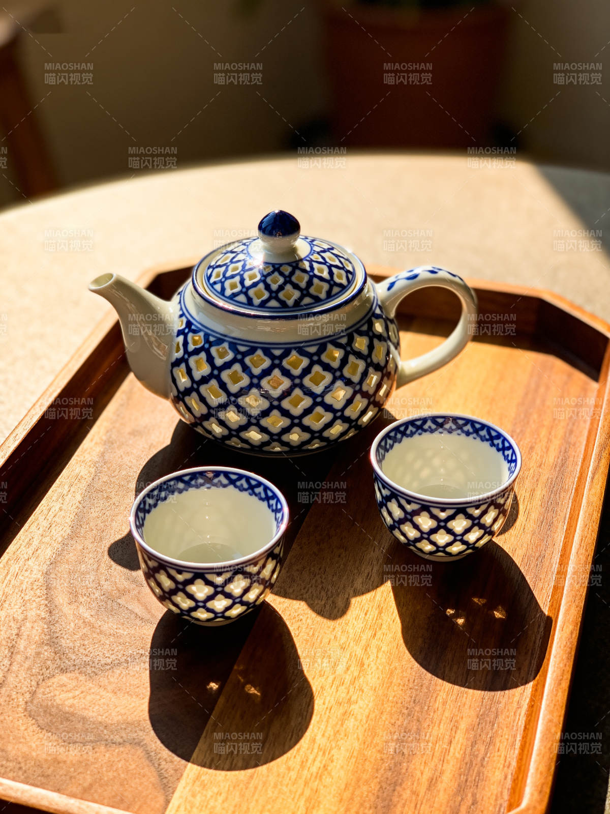 蓝白瓷茶具静享时光图片