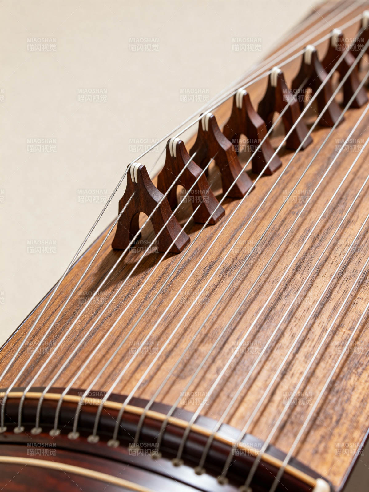 古琴弦韵图片