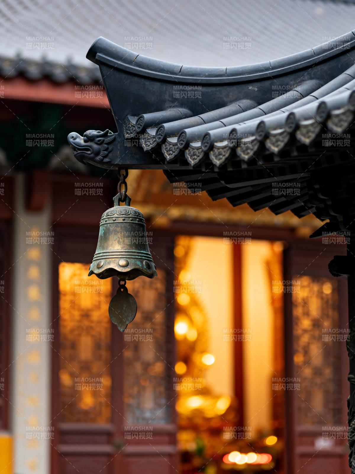 古寺铜铃轻摇图片