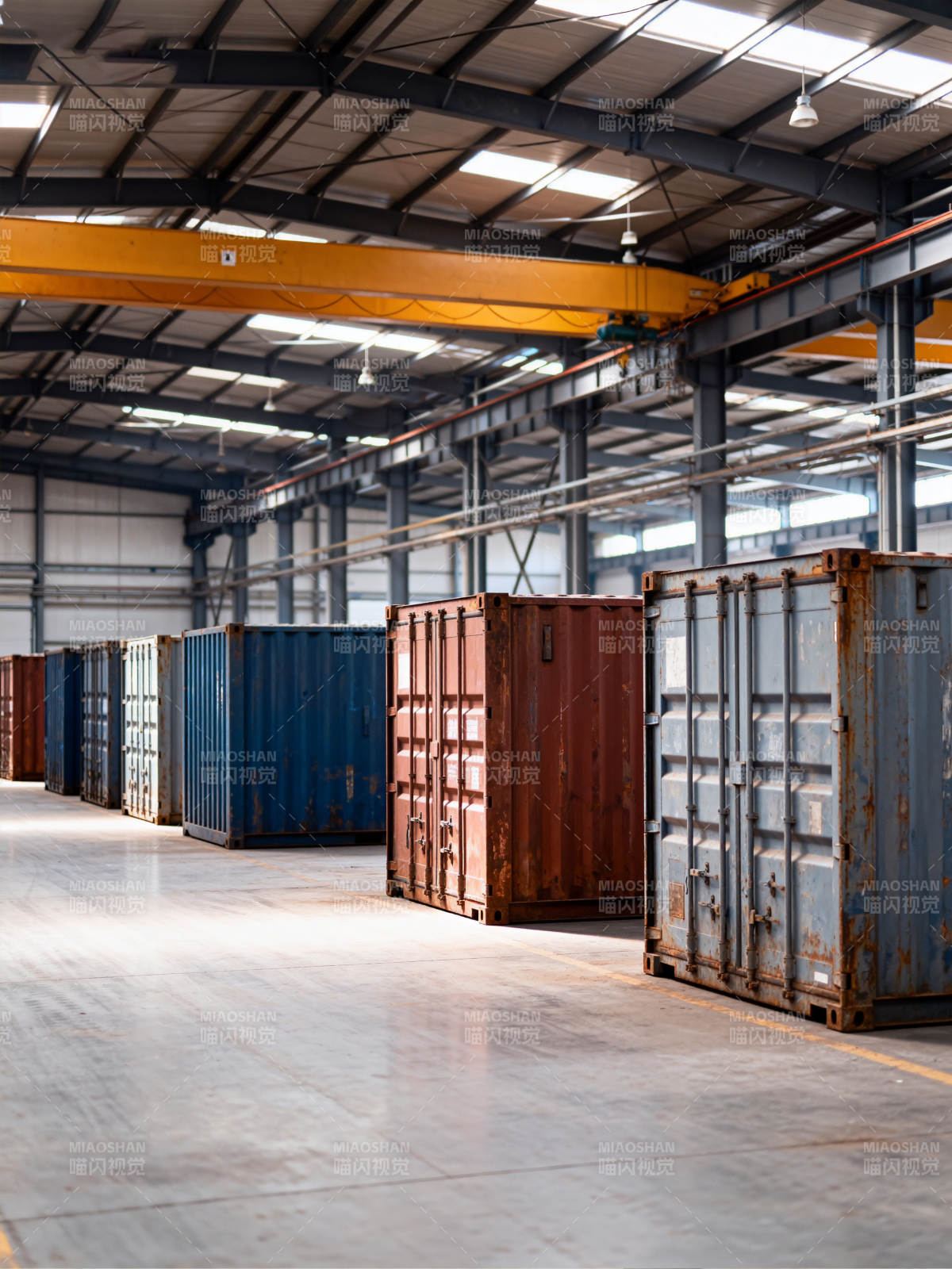 仓库集装箱排列图片