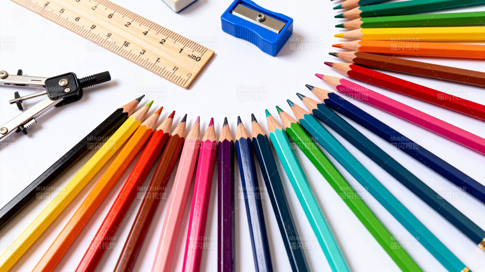 彩色铅笔与文具图片