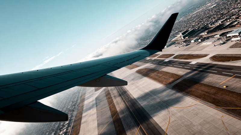 航拍机场跑道图片