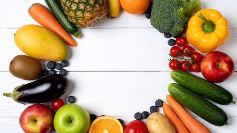 蔬果环绕健康生活图片