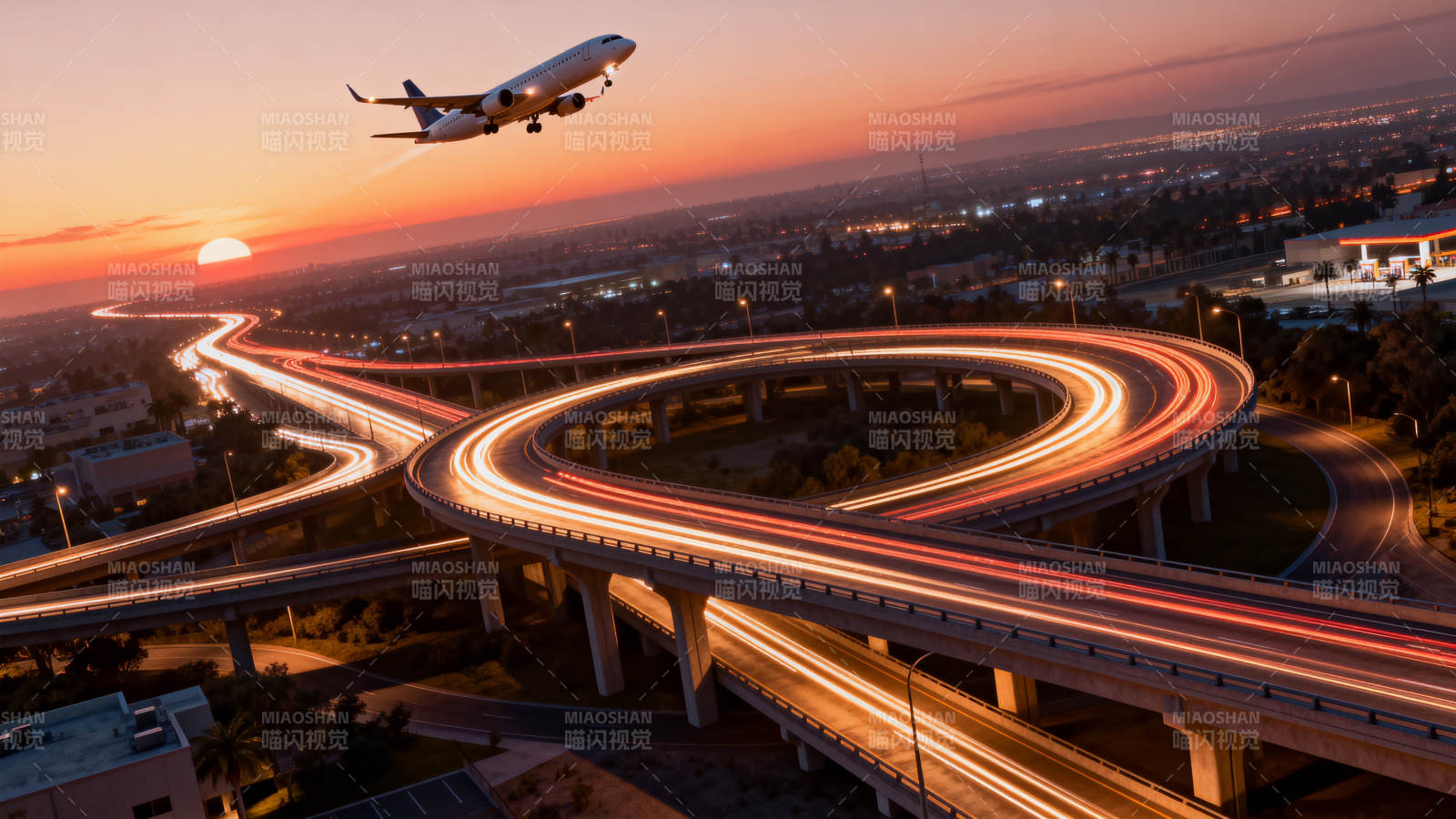 夕阳下的城市交通图片