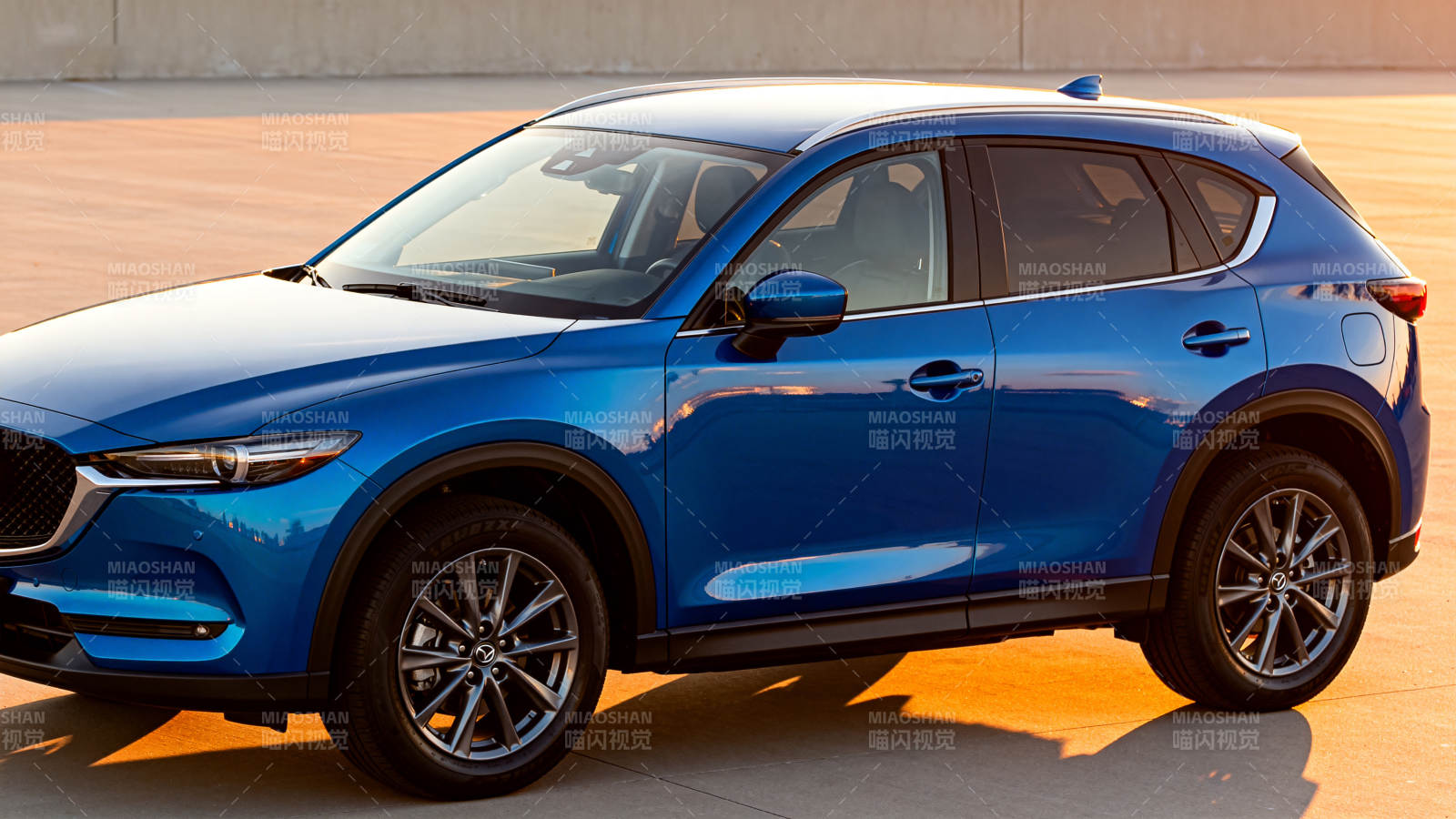 蓝色马自达CX图片